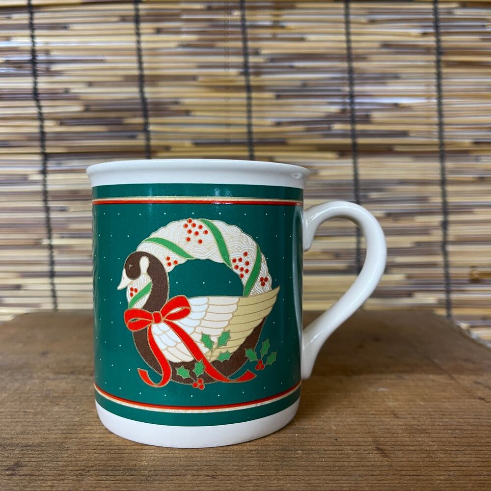 Hallmark Cards 1986 Holiday Goose and Wreath 8 oz Mug